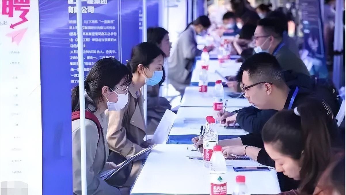 上海市|上海各阶层“工资单”曝光，揭露当下打工人现状，贫富差距很明显