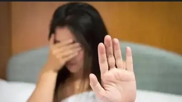 \太荒唐了！\云南瑞丽，39岁的杨女士在宾馆与情人施某开房约会