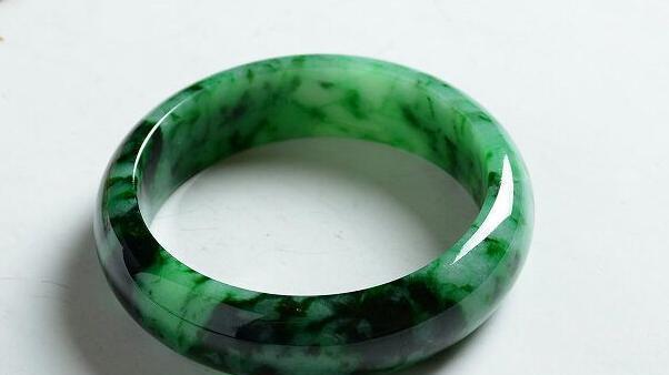 翡翠种水|翡翠的种水是什么？翡翠种水怎么划分的？翡翠的种水区别！