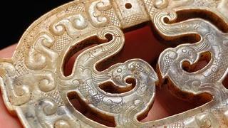 和田玉籽料|战国 和田玉籽料 沁色鸡骨白 螭凤 双凤珮 玉珮