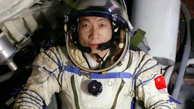 李庆龙大校，中国最早的宇航员，杨利伟将军的教练，却无缘太空