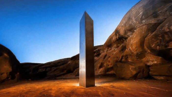 美国于荒漠中发现神秘金属柱，难道真的是外星人所留下的吗？科学家无法确定