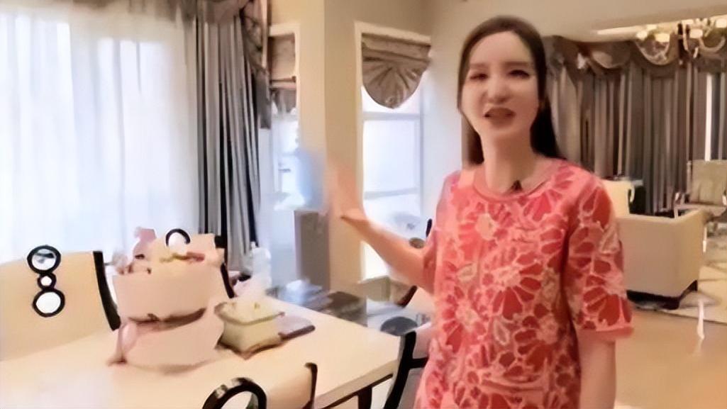 “总裁夫人”张萌：公司市值13亿，坐拥上亿别墅，吊灯能买一套房