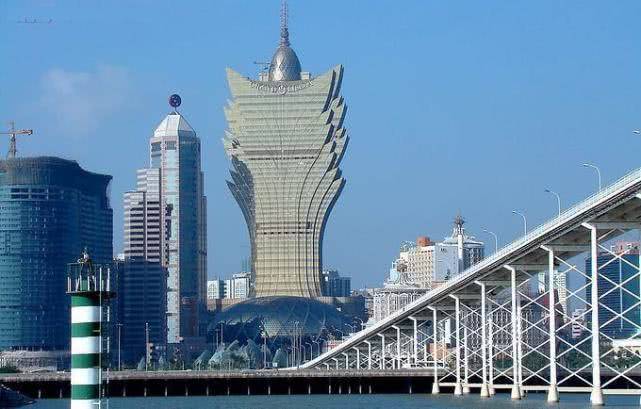 荷花|中国最大方的旅游城市，全城公交免费坐，连世遗景点都通通免费