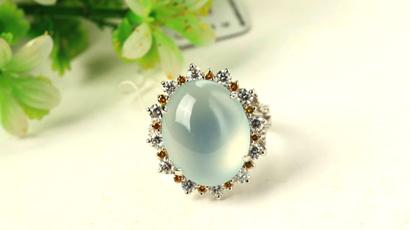 翡翠|老铁们，翡翠蛋面戒指 ，光彩夺目醉人心弦