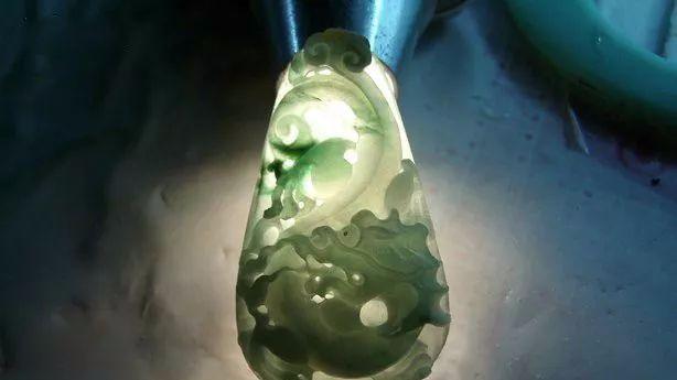 翡翠|被人嘲笑的翡翠原石，起货后却让嘲笑者眼红，十分想要！