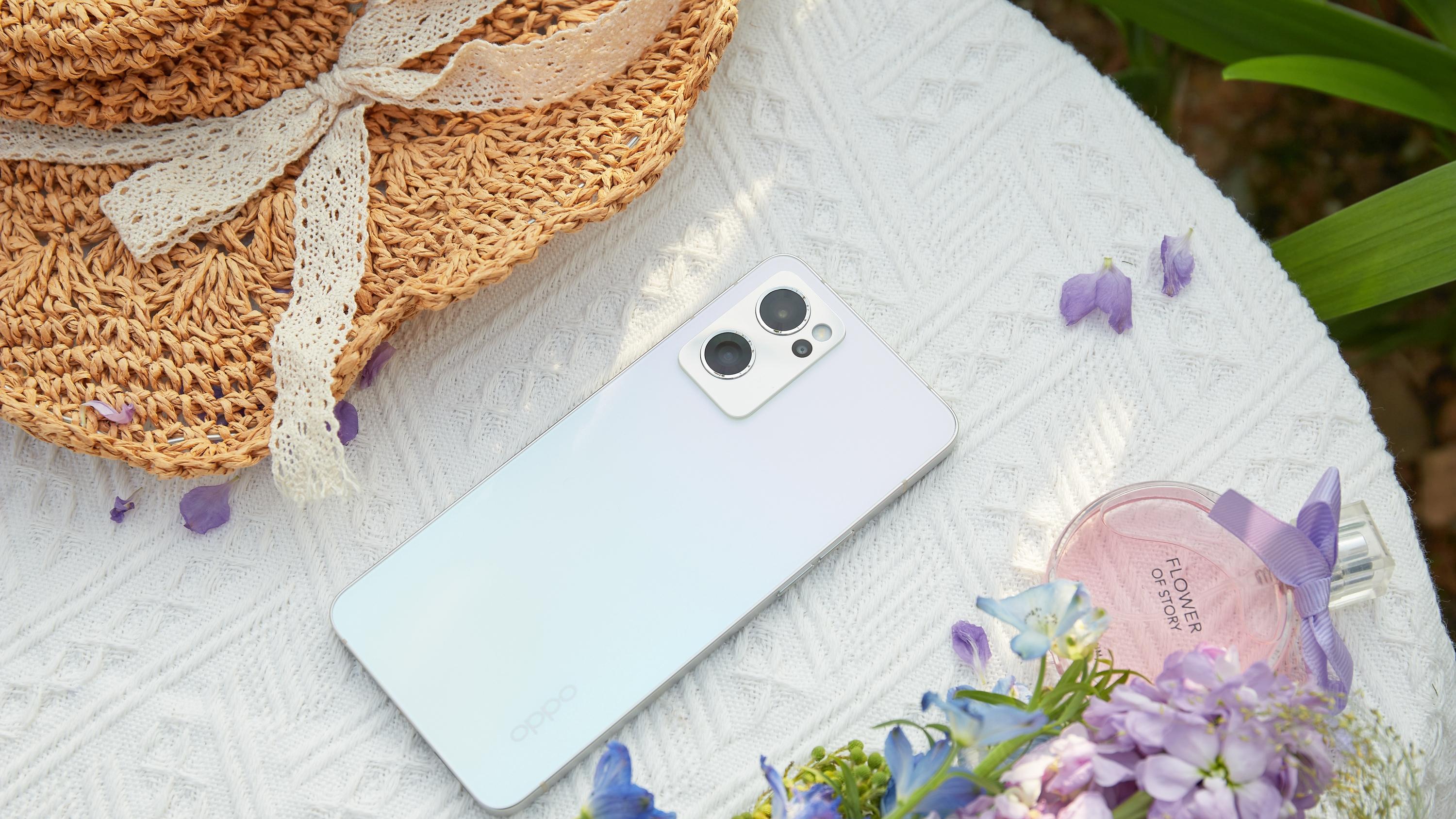 红米手机|春日踏青好伴侣——OPPO Reno7晨曦金