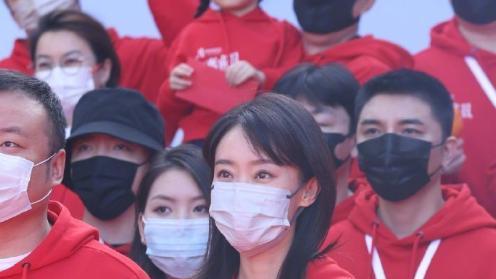 黄晓明|黄晓明、张小斐新剧开机，可能要在剧组过年，二人事业发展差距大