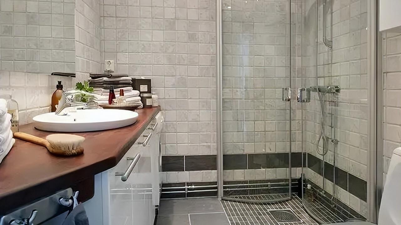 蹲马桶替代马桶，究竟好在哪里？这样的卫生间设计，你喜欢吗？