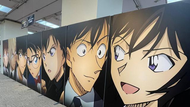 名侦探柯南|名侦探柯南：青山新原画，新郎高木和伴郎团现身，猜另一半是谁？