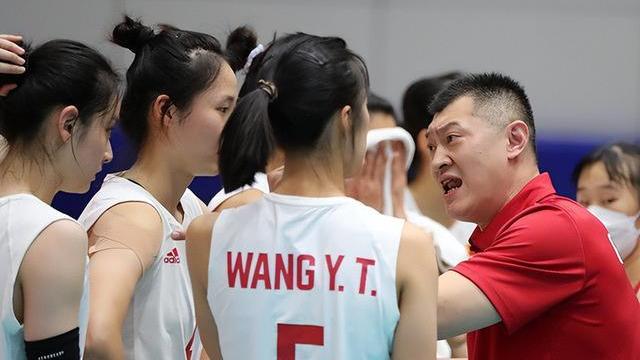 中超|3-0到0-3！中国女排无缘冠军，连丢3局遭卫冕冠军横扫