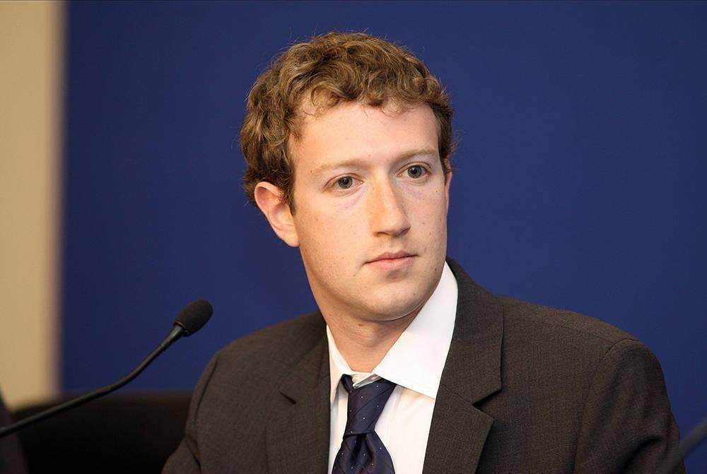 官宣|扎克伯格为一张最丑自拍花了160亿美元，国人拿出旅游照对比了下