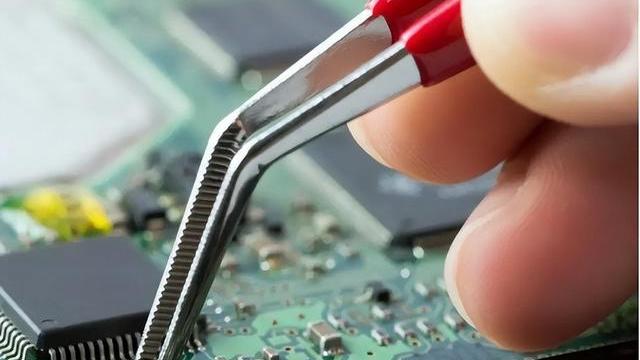 芯片|中企砍单240亿颗芯片后，美芯开始发“请柬”，美媒：已成定局