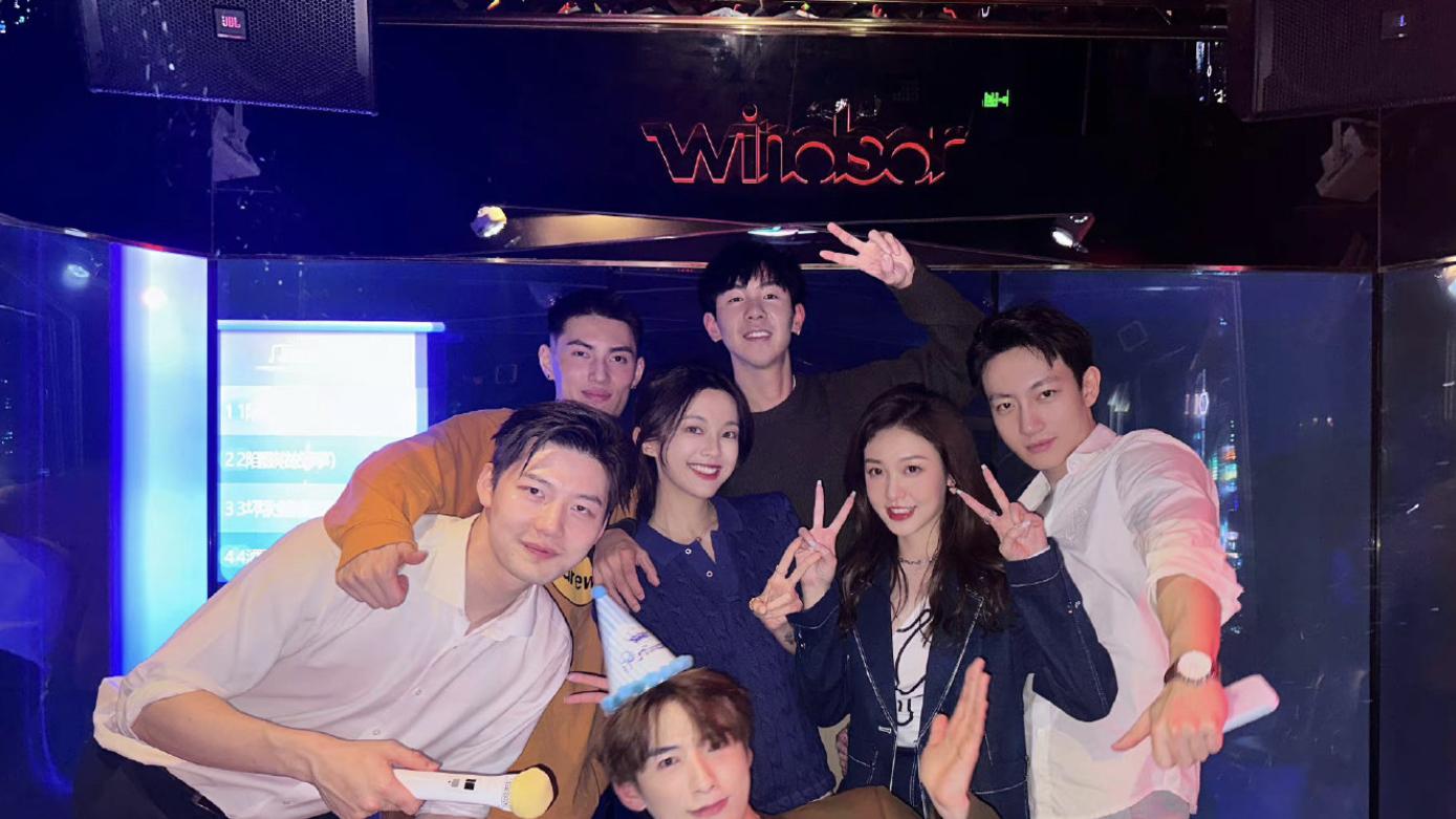 我在你的未来吗|新式恋综《我在你的未来吗》，两女三男初次见面，节目组强行配对