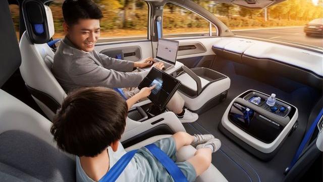 百度|成本仅25万！百度最新量产无人车发布：明年进市场，打车便宜一半