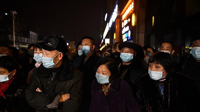 |租房的小区默默被封 只能在冰冷的办公室凑合