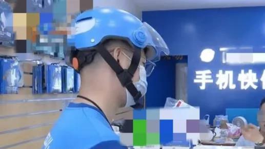 浙江杭州，小伙花200元维修手机后第二天又坏了，老板：再花200帮你修好。