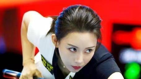 潘晓婷|40岁童颜的她，坐拥8亿资产唯爱小鲜肉？曾因身材太好被罚