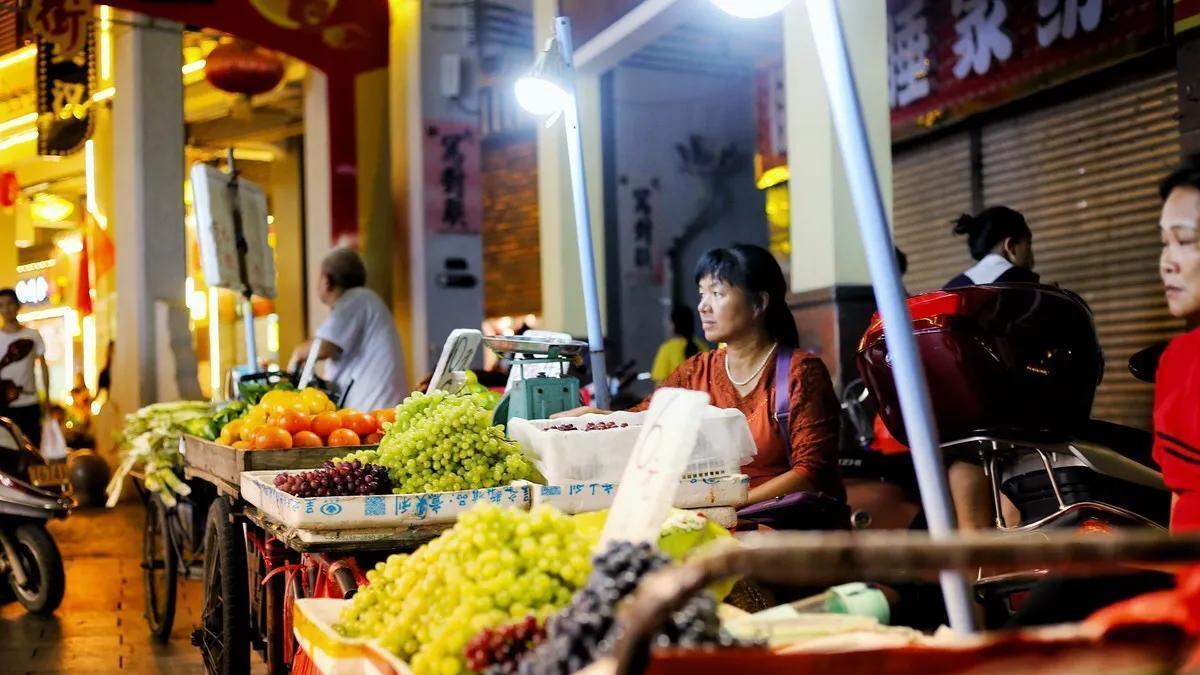 回顾老人靠假币吃“霸王餐”9年，意外去世后，店主：我还在等他