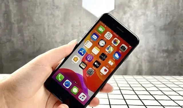 显卡|苹果拿五年前的手机换个名字高价卖给国人，真把我们当傻子？