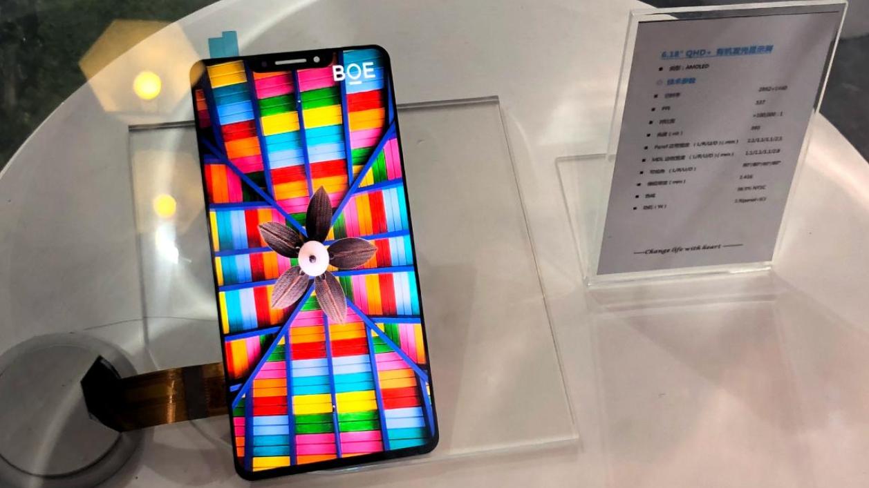 七彩虹|天马OLED屏“新突破”，功耗可降低15%，国产手机在行动了！