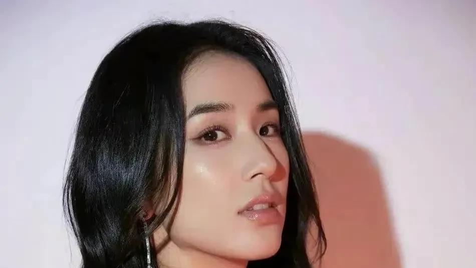 黄圣依|严厉的性感女神——黄圣依