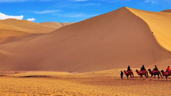 旅行|沙漠旅行，在一望无际的沙海中驰骋，来一场自我的挑战