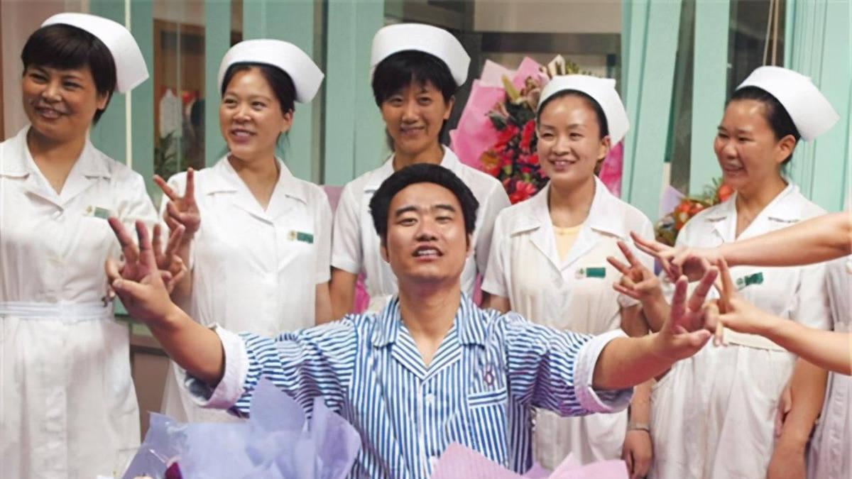 公益|歌手丛飞患绝症，断掉对183个儿童的资助，有家长打电话来大骂