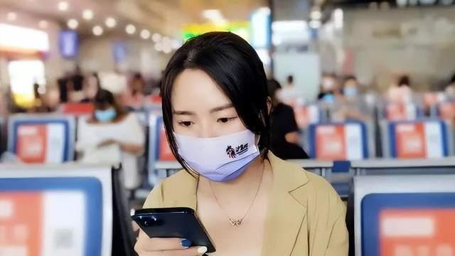 江苏一女孩每天坐高铁去上海上班，双城来回花费1000元，网友热议