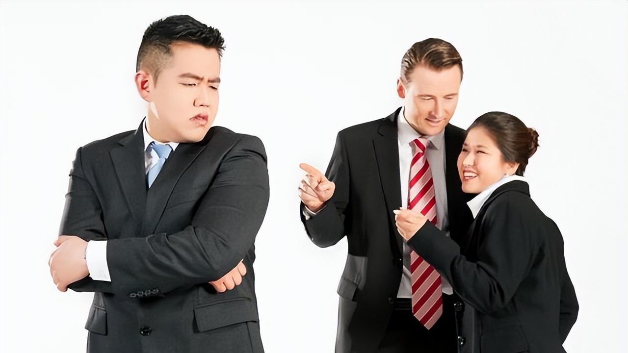 |单位里领导又害怕又尊敬的，多半是不爱说话的人，4种人独处快乐