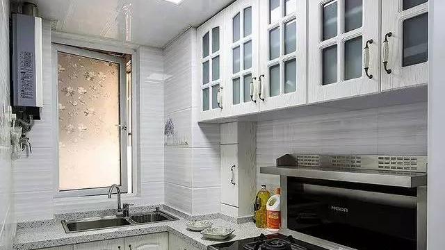 老婆把客厅装成了大海，朋友看过后，都说下次来我家要带沙滩椅