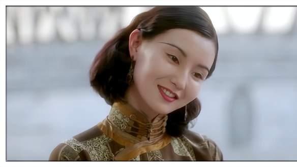 张曼玉|张曼玉：爱情里卑微到尘埃，事业上强大到极致