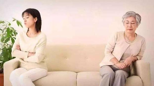 |家里拆迁两套房，该不该分给大姑姐一套房？