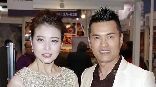 周海媚|“全港情人”周海媚，因不侍奉公公被吕良伟分手，今55岁无人敢娶