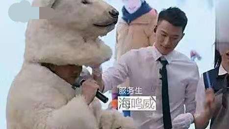 海鸣威|曾被金星劝说改名无果的歌手海鸣威，如今38岁沦为服务生