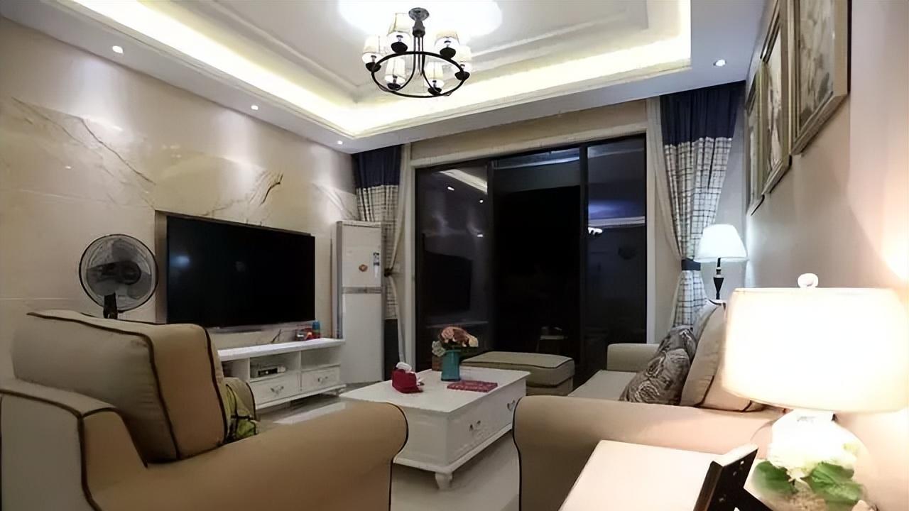 81平的简约风小户型二居室，好想在这个小阳台待上一晚