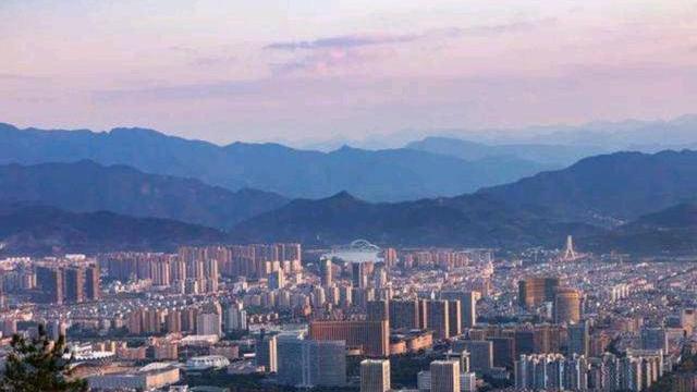 旅游市场|浙江“面积最大”的地级市，比杭州、湖州都要大，GDP不到宁波18