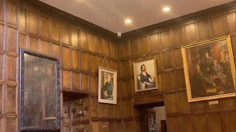 王诗龄|王诗龄就读英国“最难进”女校，住安妮公主房间，校服照被赞女神