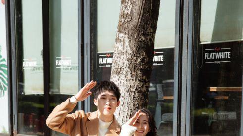 孙杨|公开了！孙杨与张豆豆再同框，陪妈妈一起遛狗