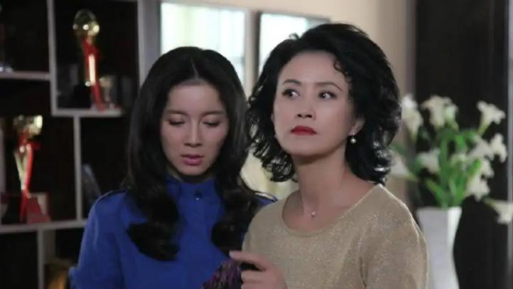 张小磊|张小磊当红时期选择退圈经商，中年回归成为作女掌门人