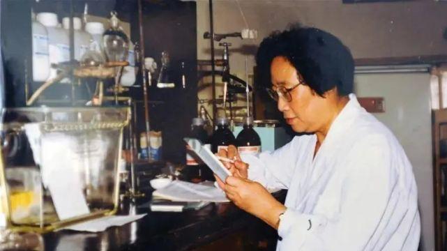 屠呦呦冲上热搜，为什么说她是20世纪最伟大科学家之一