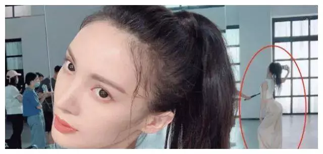 |金晨晒运动后照片，却忘了给镜中的自己打码，暴露真实身材