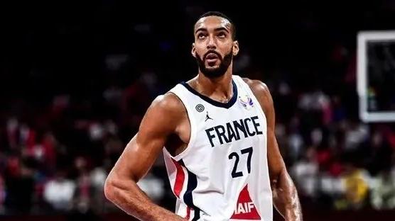 哭了！全明星中锋5中1！打不动后卫！NBA可能又一失败大交易
