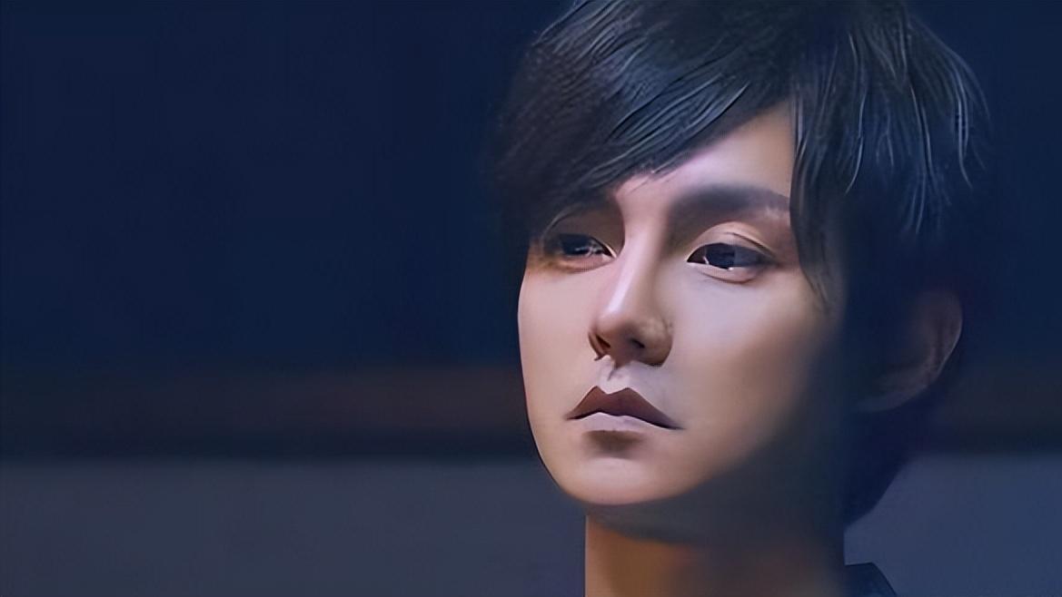 张一山|浓妆艳抹、矫揉造作、动脸成瘾，男星的“畸形审美”啥时到尽头