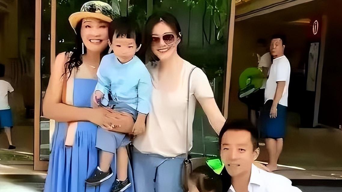 大S|家长来倒油！大S好妈妈人设崩塌，幼儿园家长称：她根本不带孩子