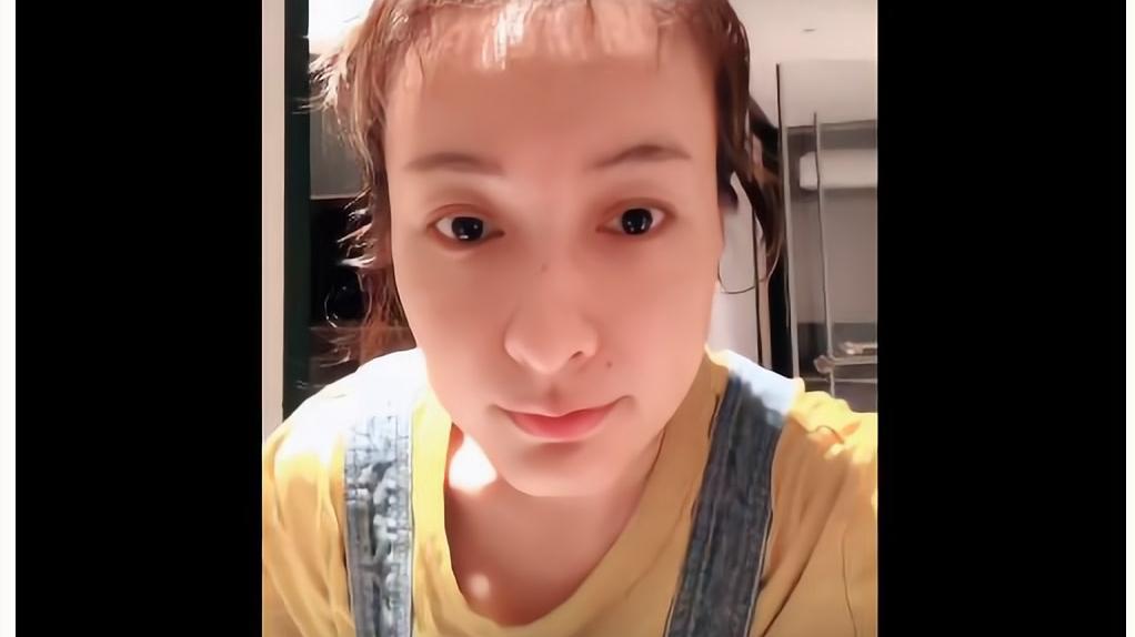西兰花 衣品飙升了，但化妆还是“手残党”，吴昕画眉急死人，眼影下手太重了