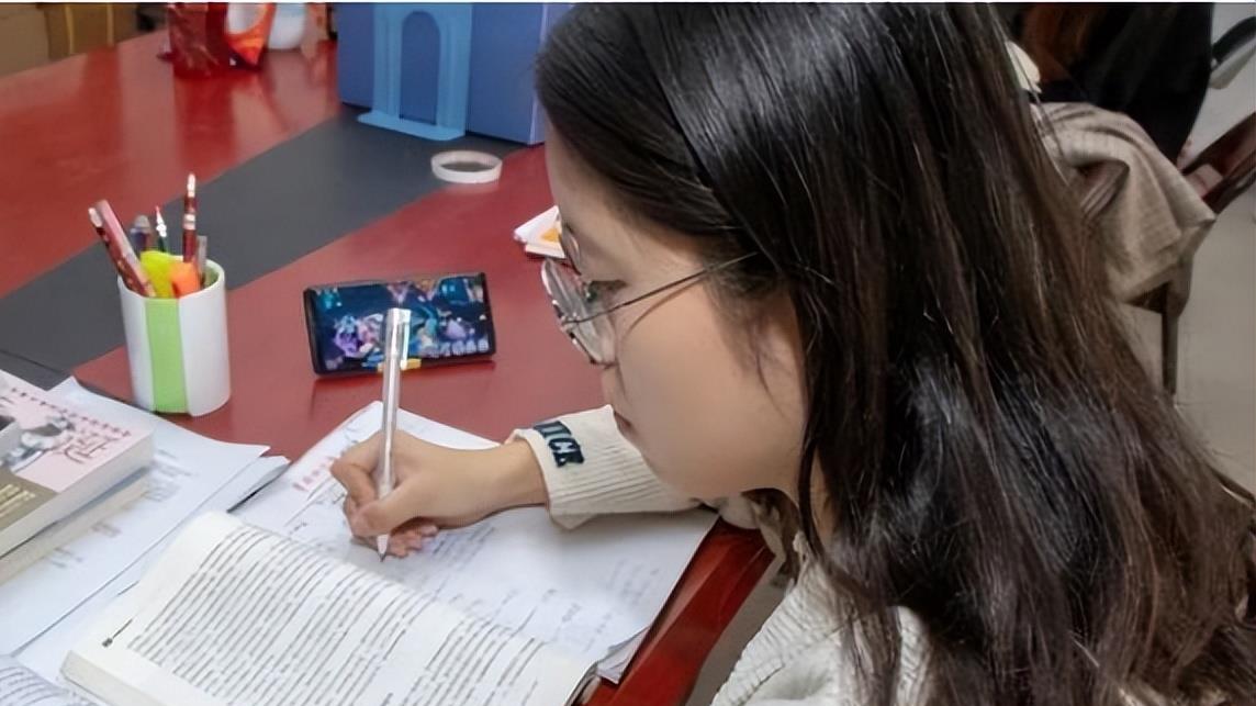 中暑|结果不会陪你演戏，大学生的几种“假努力”，对求职的作用很有限