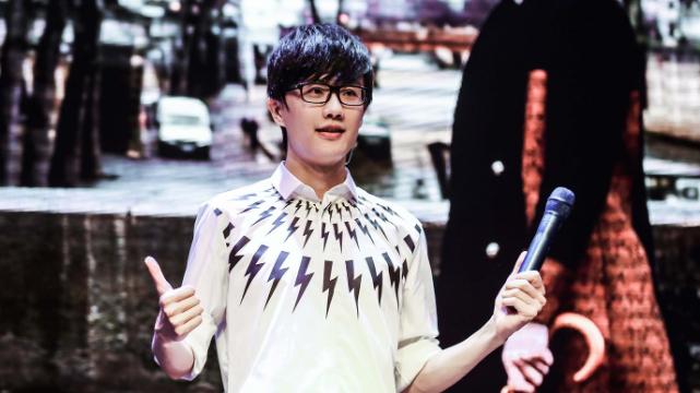 许嵩|许嵩的歌，有很强的感染力，每每听歌都会被他的歌词所迷醉