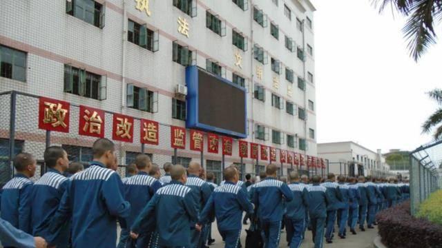 被判“无期徒刑”的罪犯，一天都在狱中做什么，你可能想不到