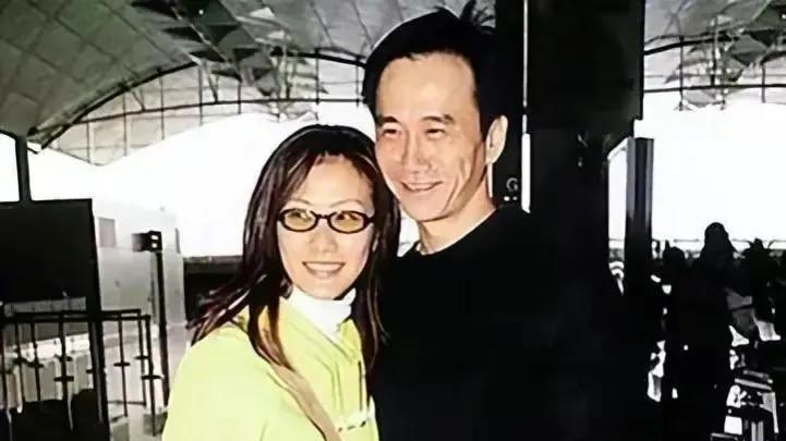 陈慧珊|陈慧珊：两段婚姻三个男人，嫁大11岁经纪人，36岁当母亲也能幸福